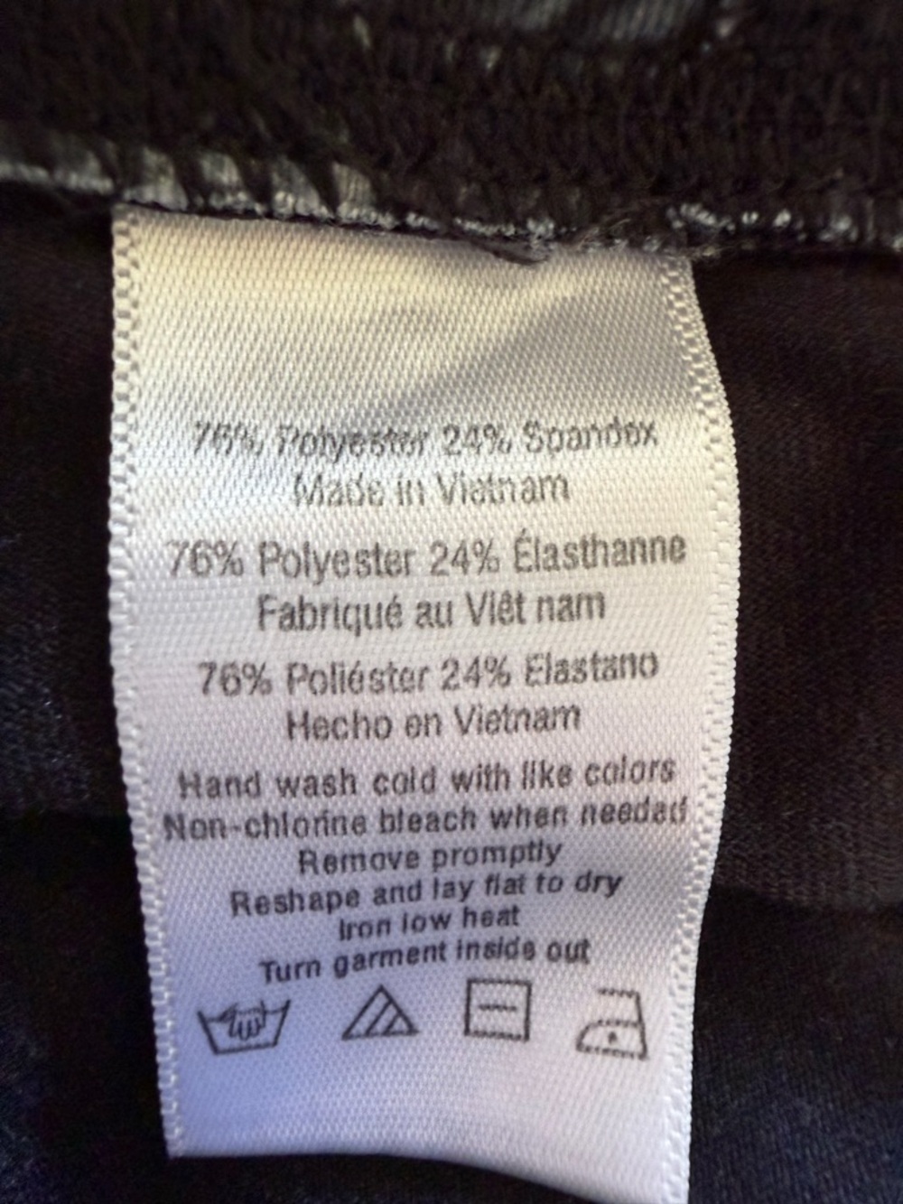 ALO Yoga Black and Grey Patterned Leggings 28”
Leggings - Picture 5 of 8